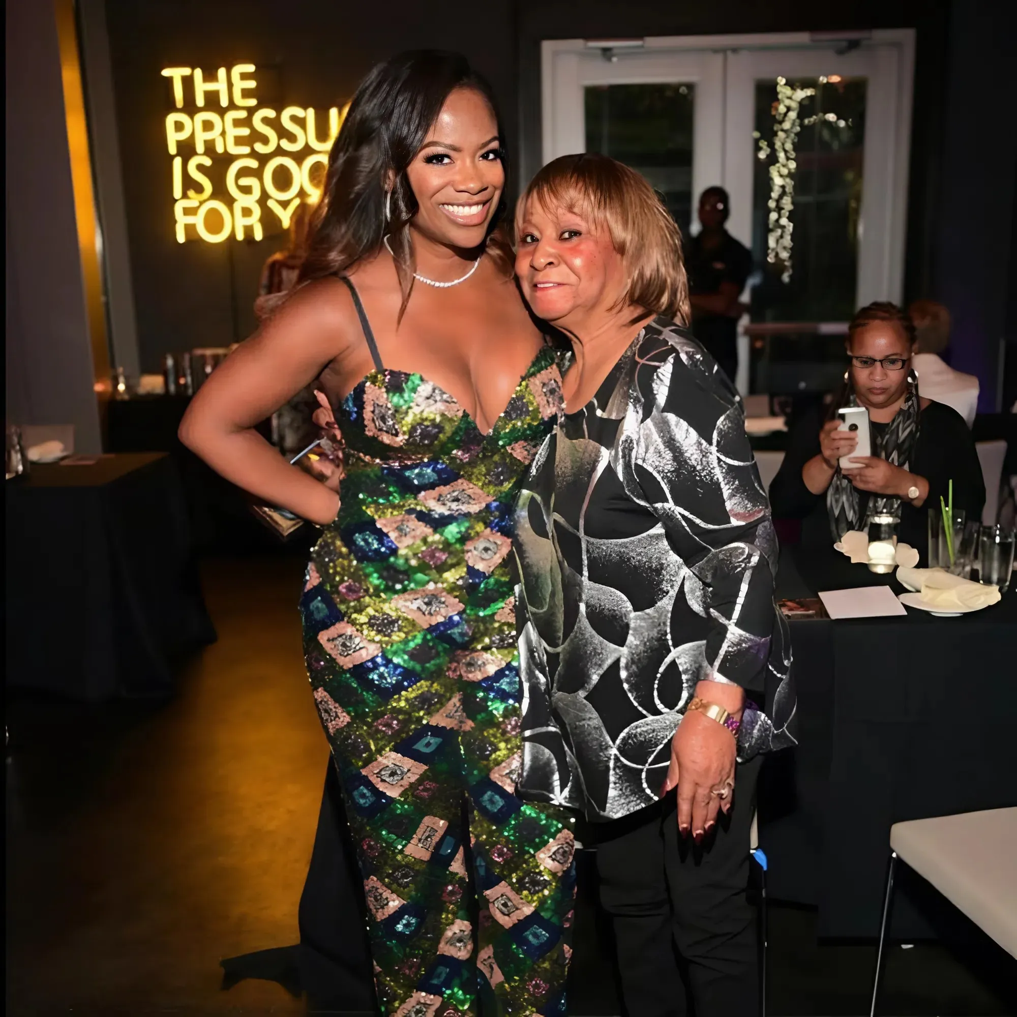 "Heartbreaking News: Kandi Burruss Reveals Aunt Bertha’s Battle with Alzheimer’s – Fans Rally in Prayer 🙏🏽🥹"