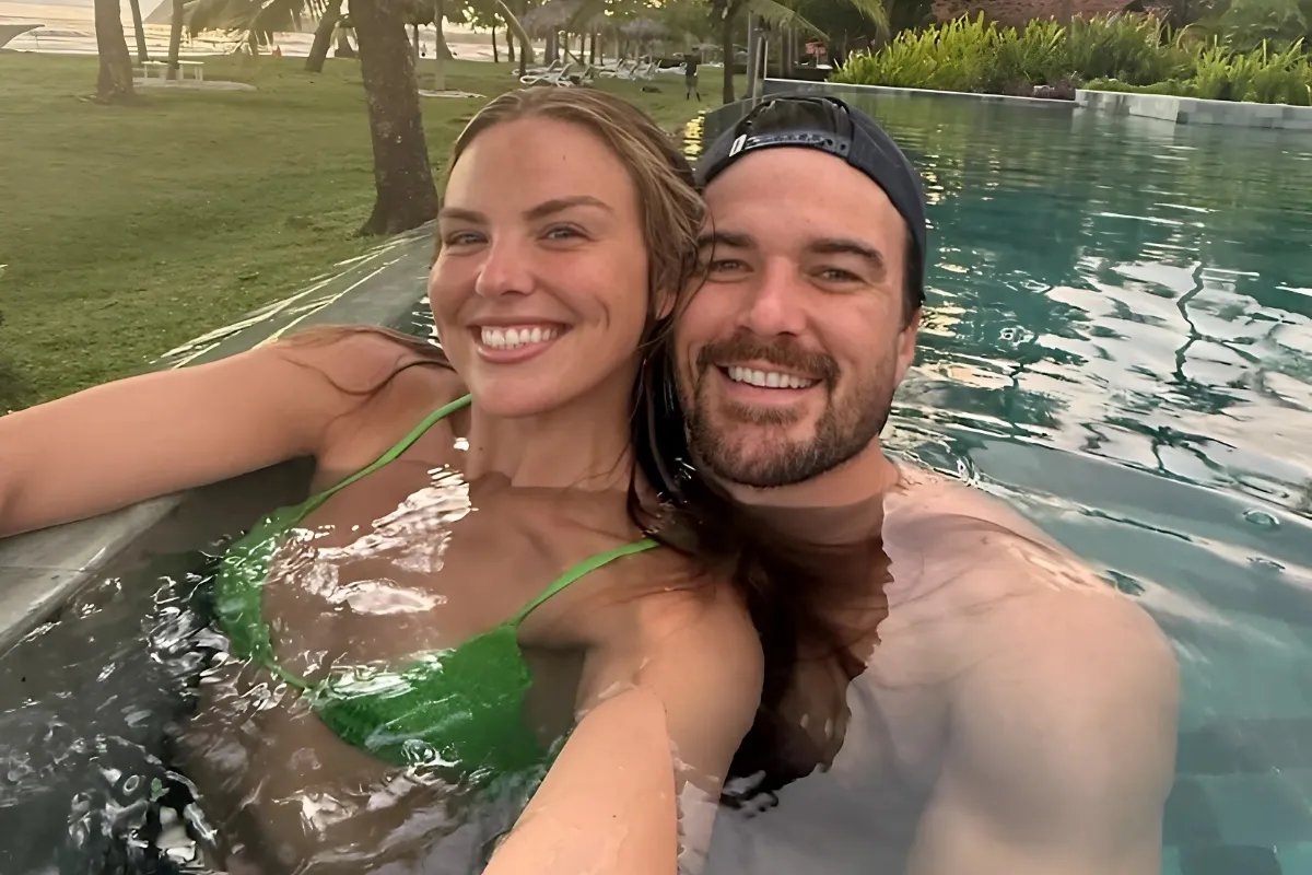 Hannah Brown’s Fiancé Adam Woolard Joins Her in Paradise: ‘Bring Your Fiancé to Work Day’ tram