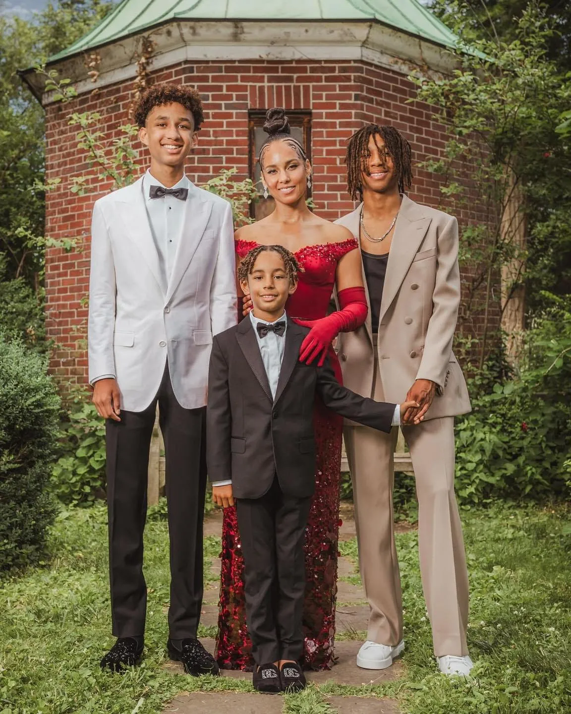 Jealous of Alicia Keys' children living a luxurious life in a $34M mansion overlooking the Pacific Ocean