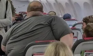 P1. Airlines asked to make changes after passenger’s photo goes viral
