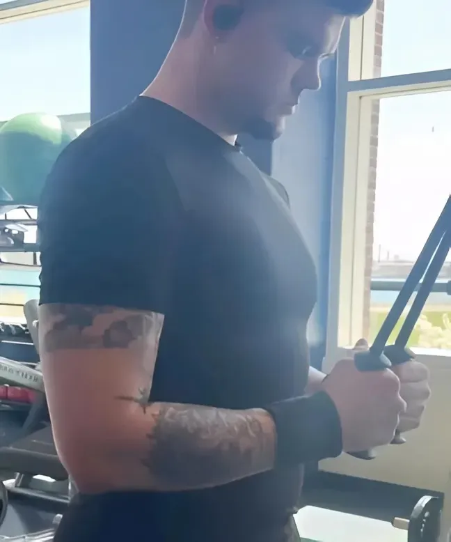 Teen Mom Tyler Baltierra drives fans wild as he reveals bulge in skintight black sweatpants during arm day...