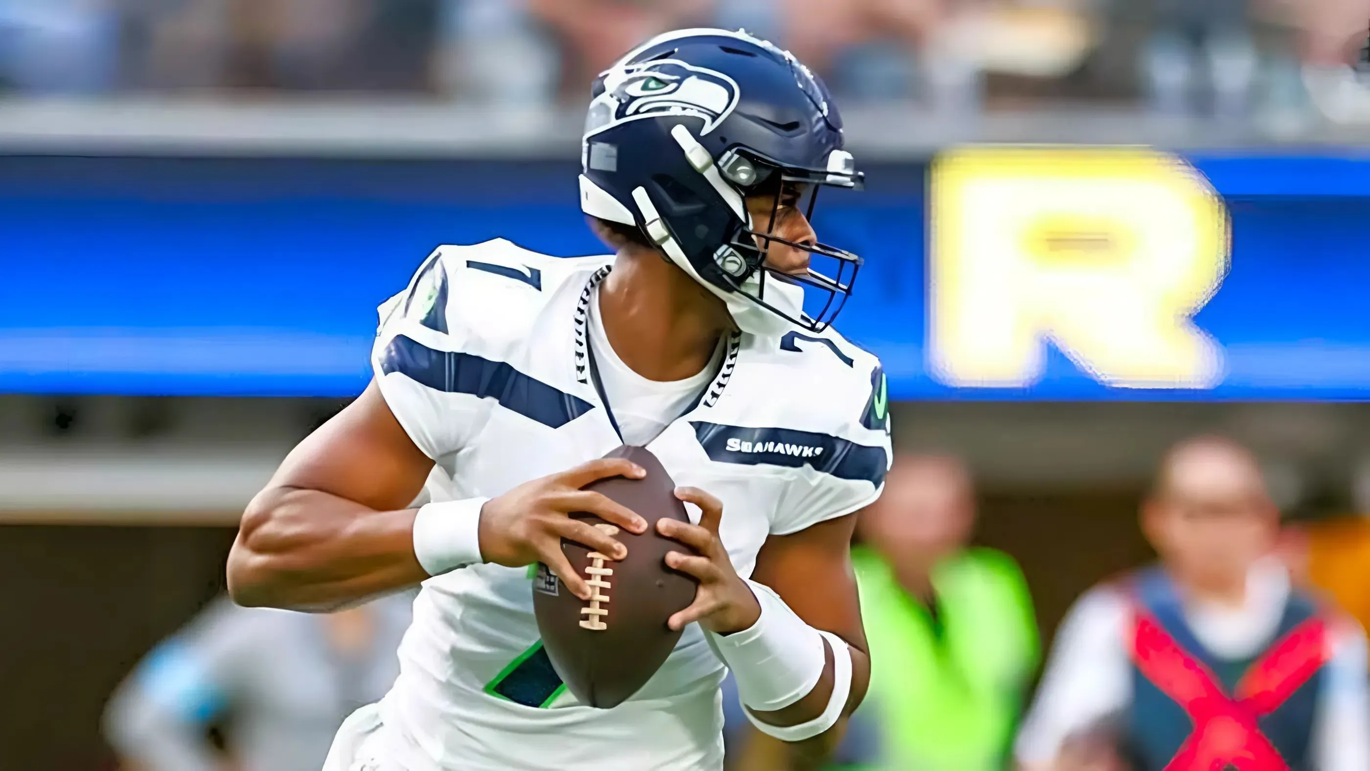 Ex-Seahawks QB Geno Smith throws 3 picks in Raiders practice