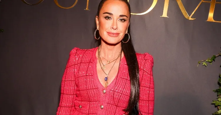 RHOBH’s Kyle Richards Slams “Toxic” Social Media Hate & Expresses Desire to Move Out of LA, Plus She Shares How Daughters Cope With Being “Bullied” Online RHOBH’s Kyle Richards Slams “Toxic” Social Media Hate & Expresses Desire to Move Out of LA, Plus She Shares How Daughters Cope With Being “Bullied” Online