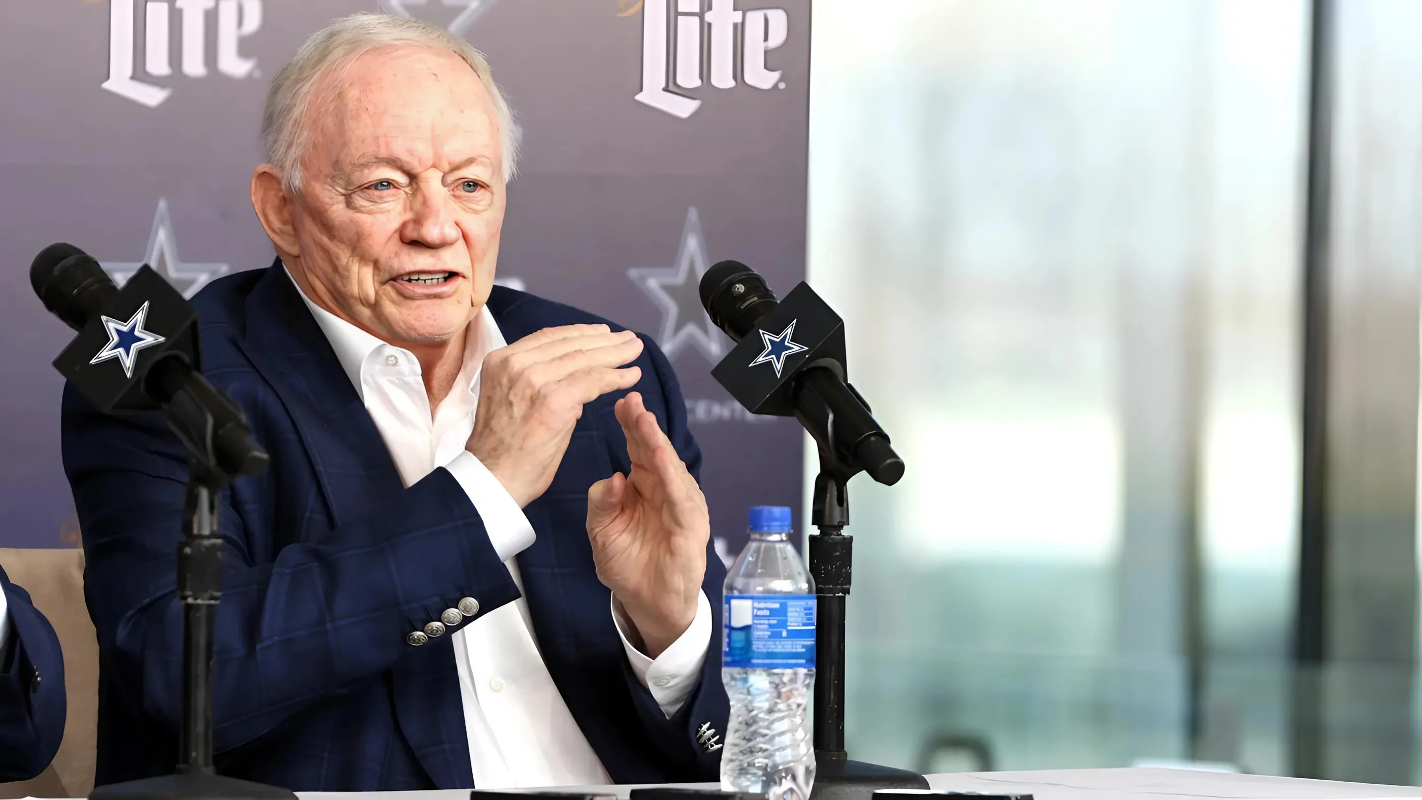 Jerry Jones gives ultimate 'Jonesism' when discussing tush push debate