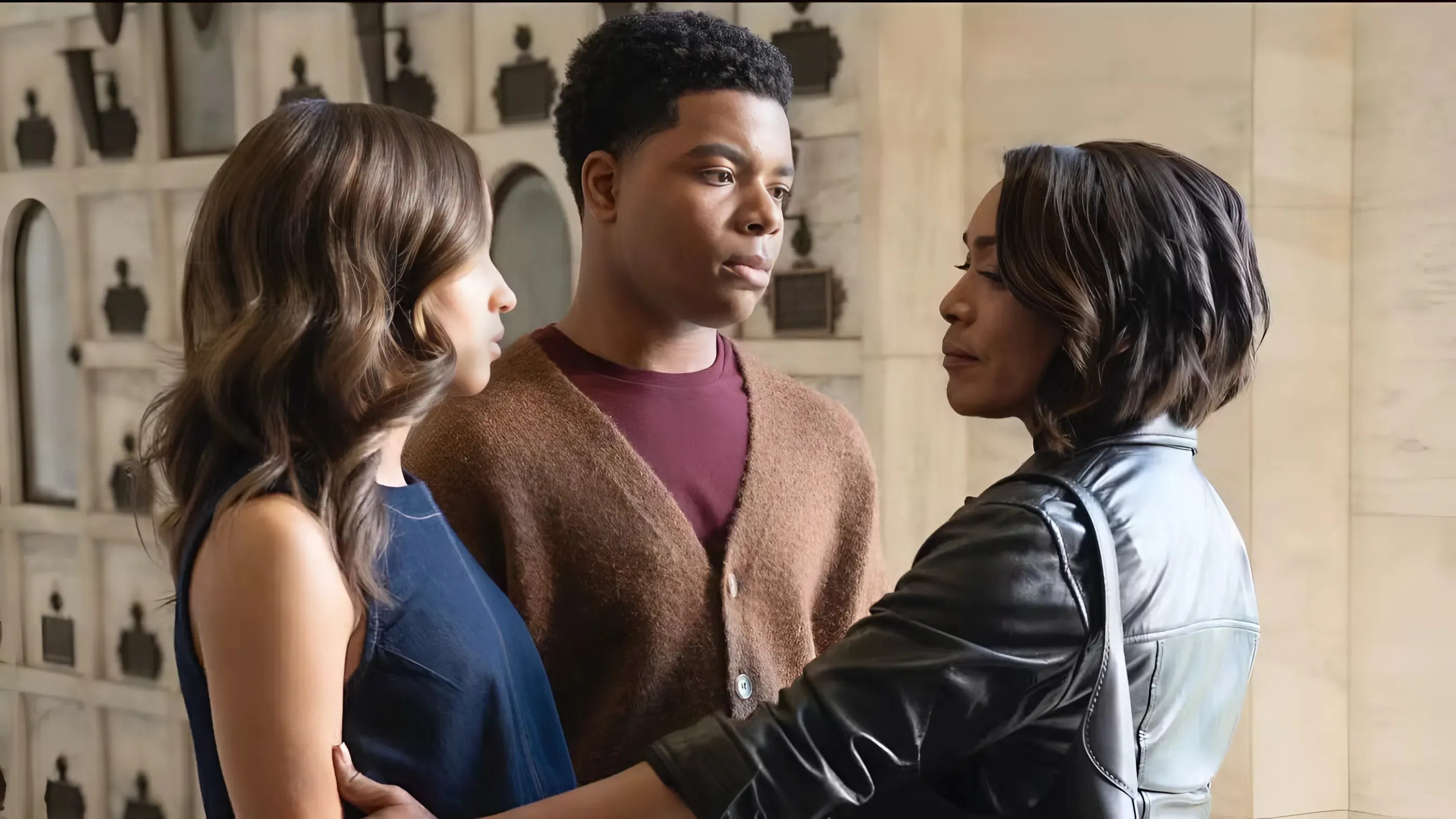 9-1-1's Angela Bassett Adds Fuel to Fan Theory Bobby's Still Alive