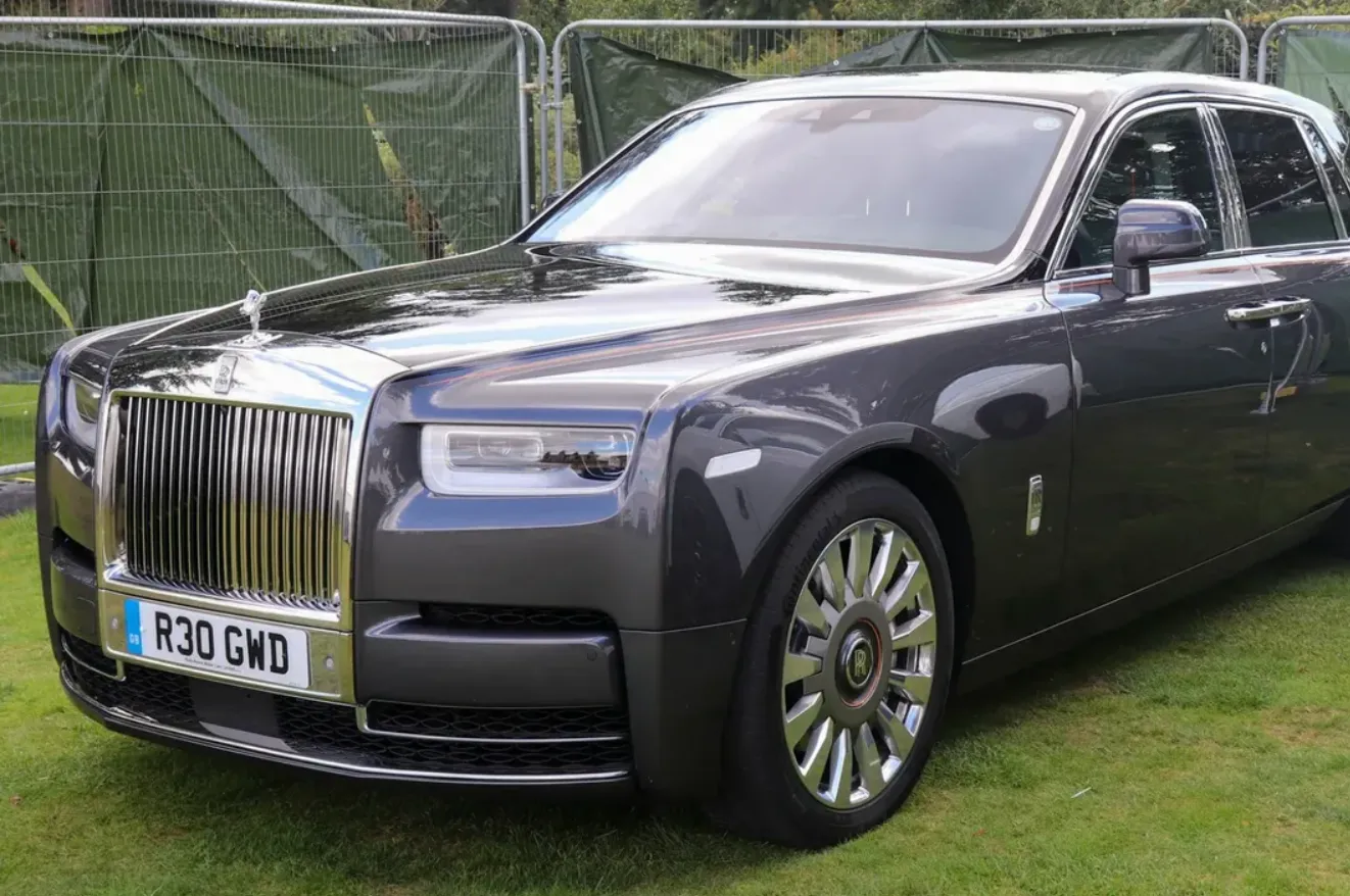 Man Mocks Wife She is Too Fat to Be Attractive, the Next Day Sees a Luxury Rolls-Royce Pick Her Up – Story of the Day