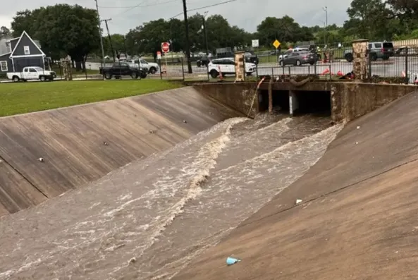 Search Underway for Missing 10-Year-Old Girl Swept Away by 'Rapidly Rising Floodwaters' in Texas Search Underway for Missing 10-Year-Old Girl Swept Away by 'Rapidly Rising Floodwaters' in Texas