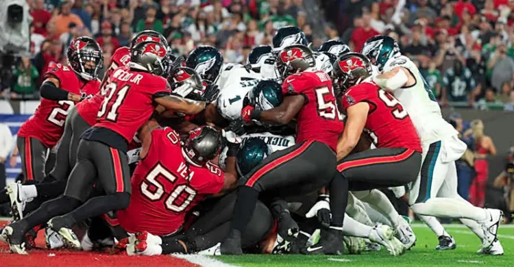 Buccaneers can continue to stop Eagles' famous 'tush push' play