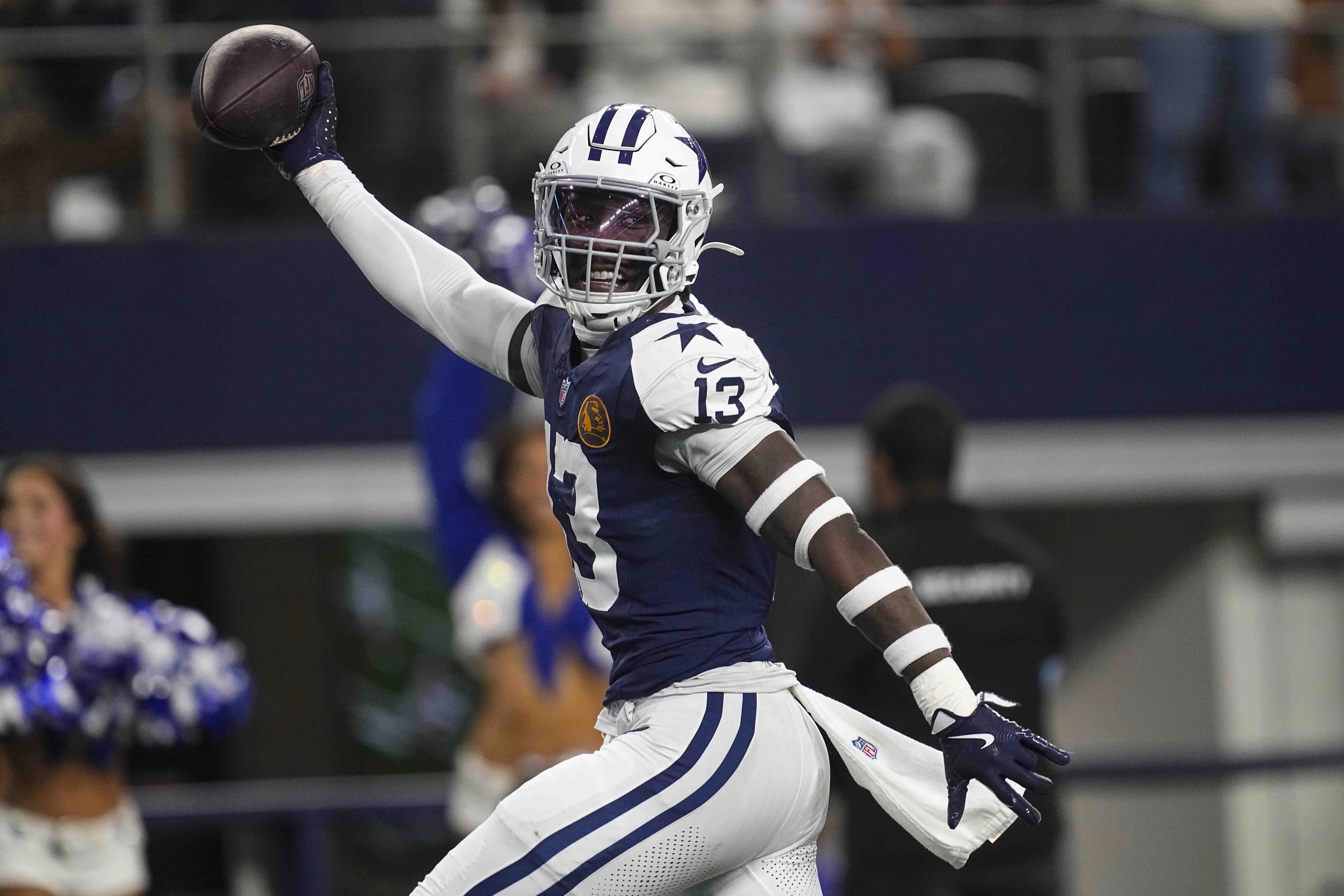 DeMarvion Overshown Previews His New Jersey Number at Cowboys OTAs