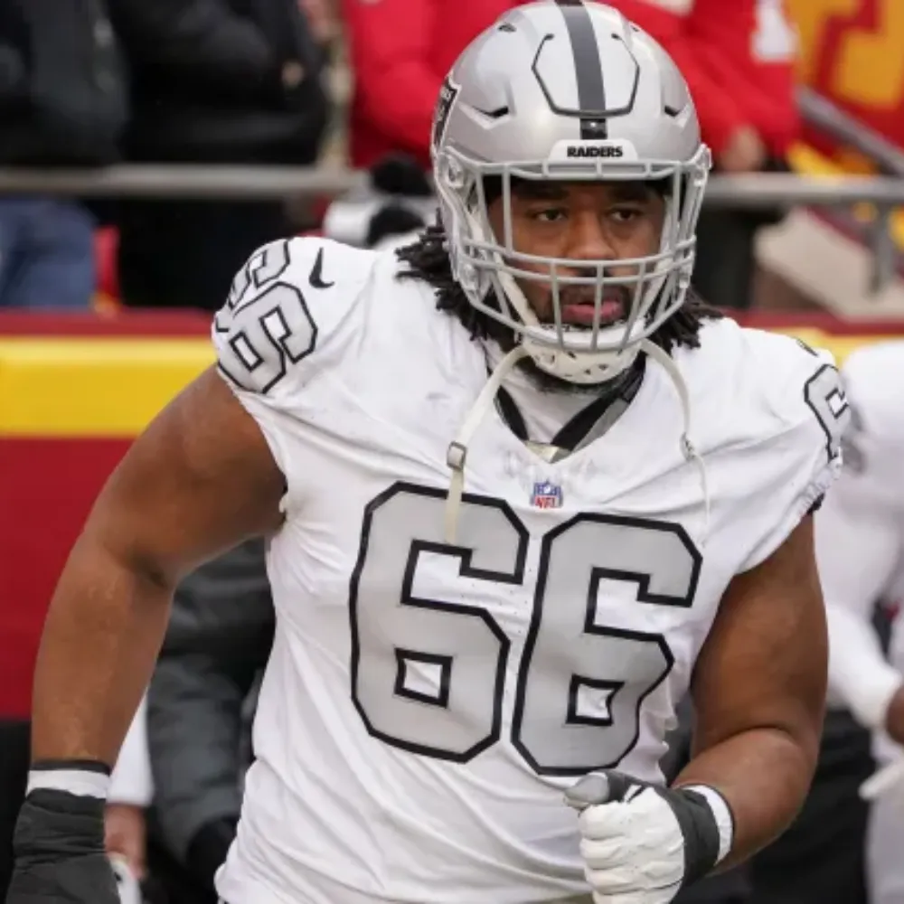 The Raiders’ offensive line begins to take shape at OTAs – with four starters locked in and a heated battle brewing for the final spot - suong
