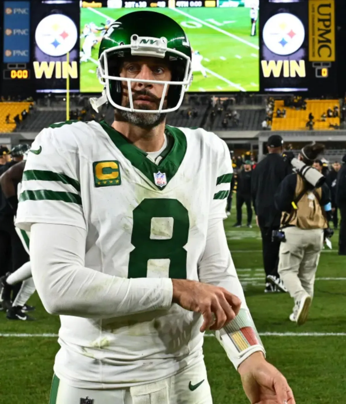 Steelers Rookie Quarterback Makes His Opinion Of Aaron Rodgers Clear