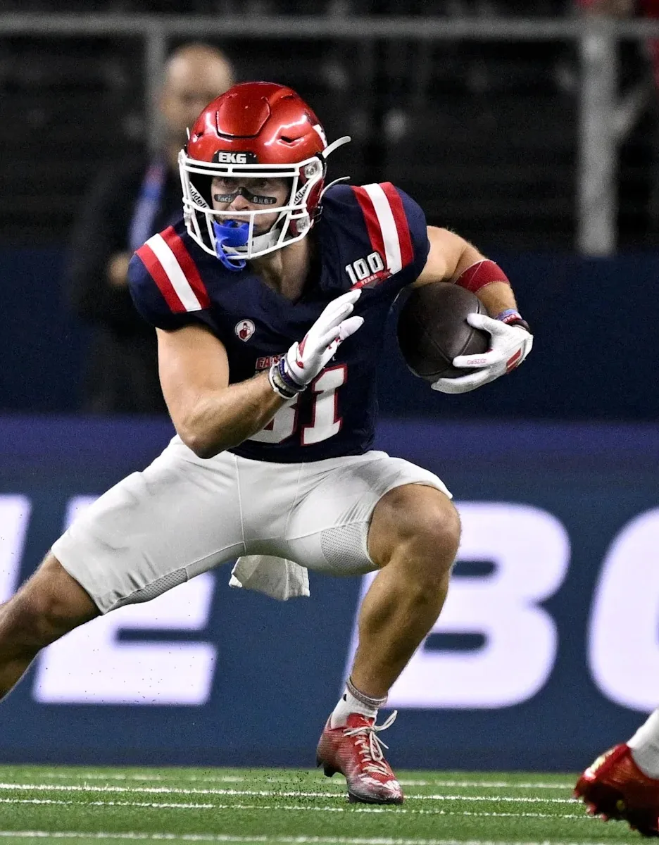 Patriots Undrafted WR Impresses as ‘Dark Horse’ Roster Candidate