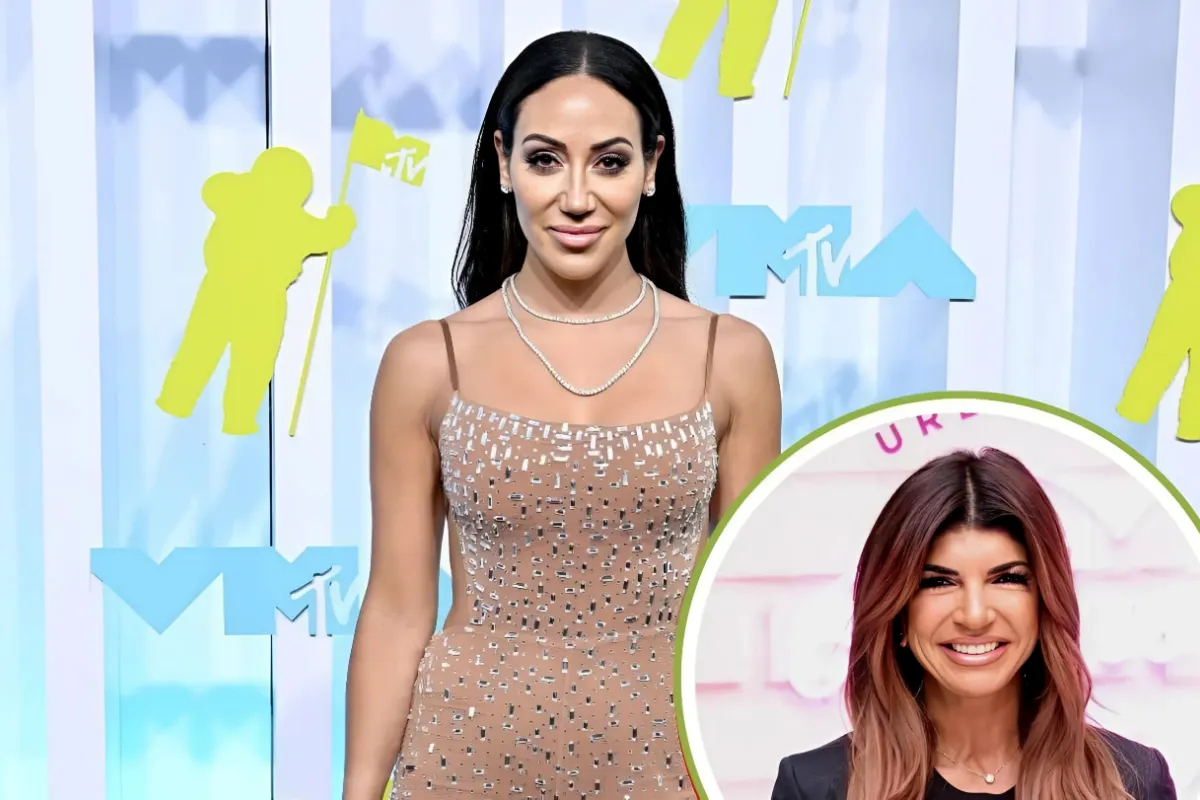 VIDEO: Melissa Gorga Brings Teresa Giudice Impersonator on Stage at Event as RHONJ Star Raises $25,000 for Charity Cause-quang VIDEO: Melissa Gorga Brings Teresa Giudice Impersonator on Stage at Event as RHONJ Star Raises $25,000 for Charity Cause-quang