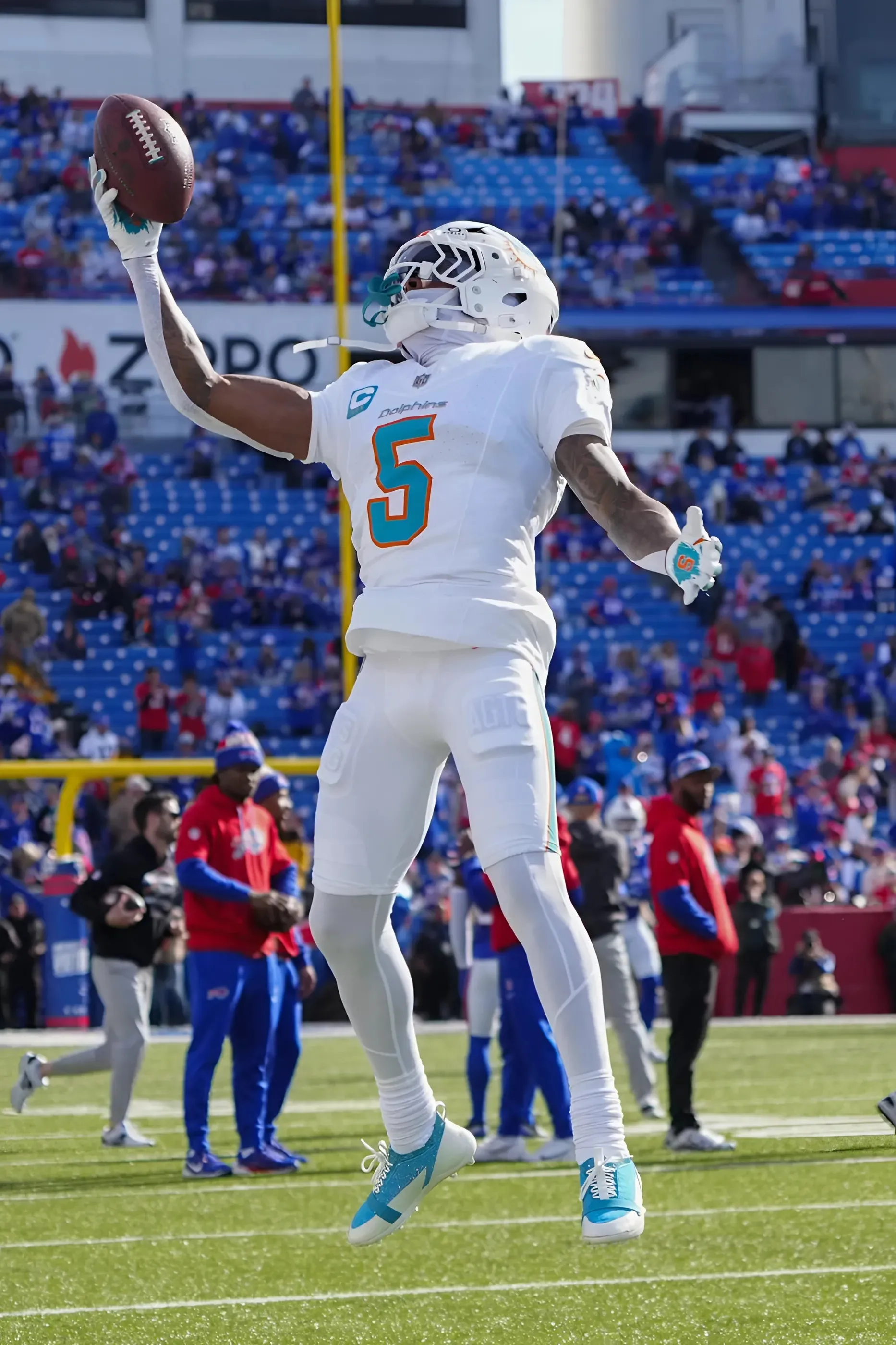 Commanders urged to make trade with Dolphins for $72 million star