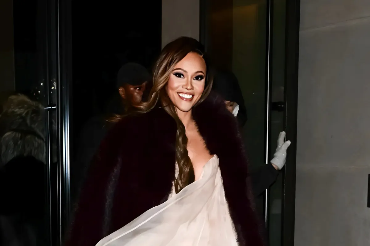 Bravo’s Love Hotel: Ashley Darby Says Suitor Kisses Like a ‘Lizard’ tram