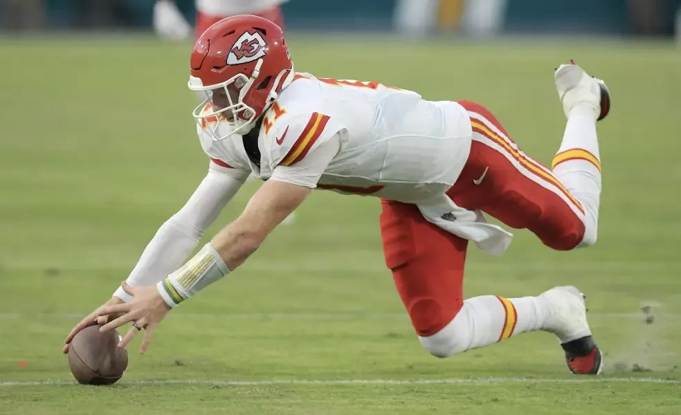 Steelers Emerging As Top Suitor For Carson Wentz Amid Quarterback Room Dilemma