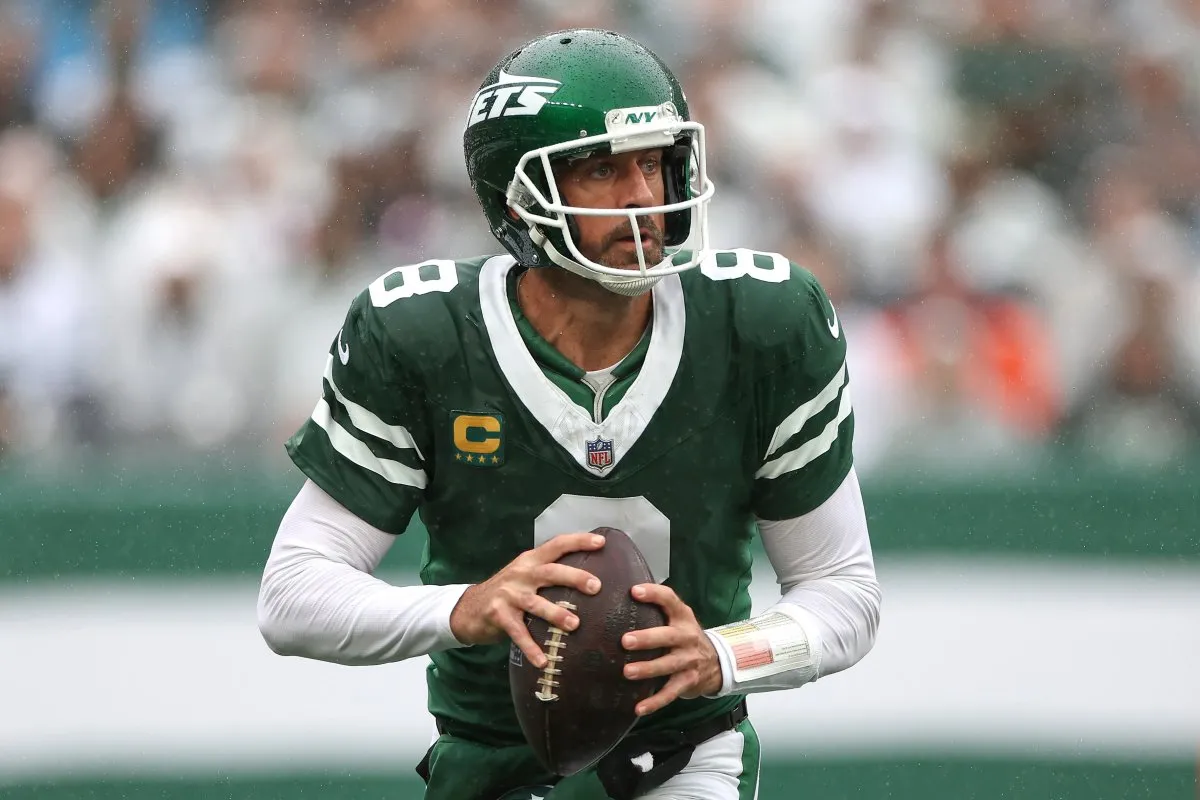 Steelers Face Sharp Warning Over Signing Aaron Rodgers