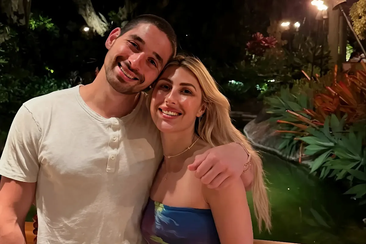 DWTS’ Alan Bersten and Emma Slater Enjoy ‘Unbelievable’ and Romantic Hawaii Vacation tram