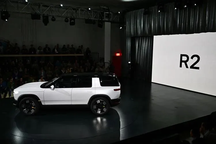 Rivian R2 vs Tesla Model Y: Can Rivian Win the EV SUV Battle?
