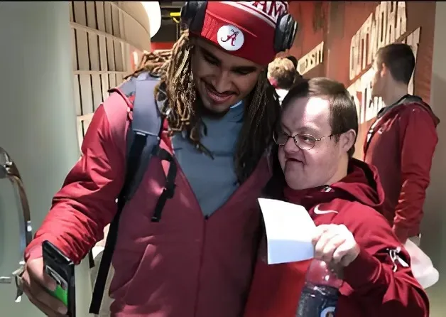 Remembering an Alabama superfan who turned Crimson Tide players into teddy bears
