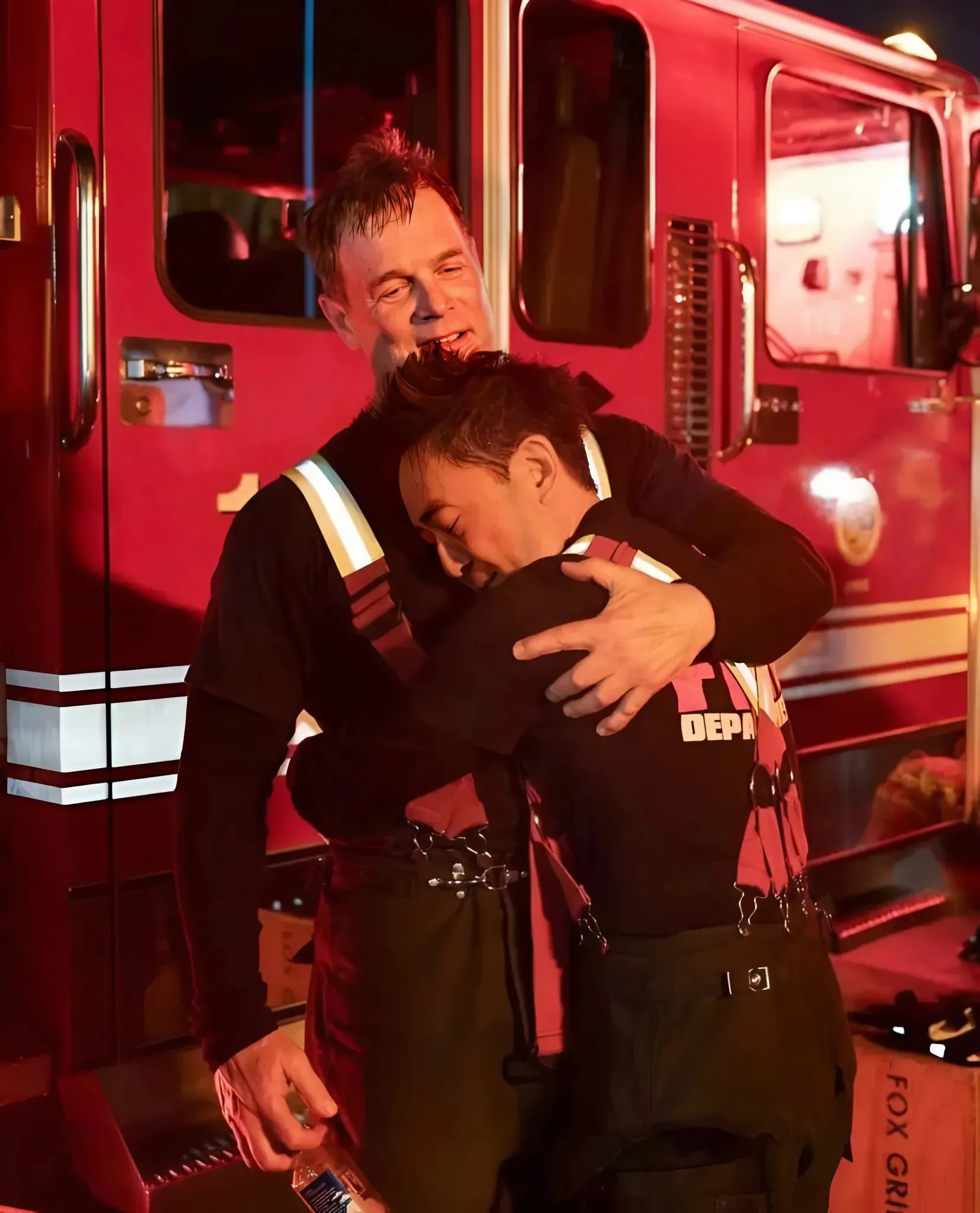 A Hug That Says It All: Bobby and Chimney’s Emotional Moment in 9-1-1
