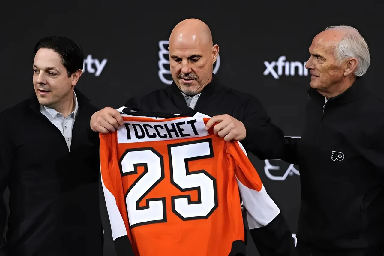 Flyers coach takes subtle shot at Canucks
