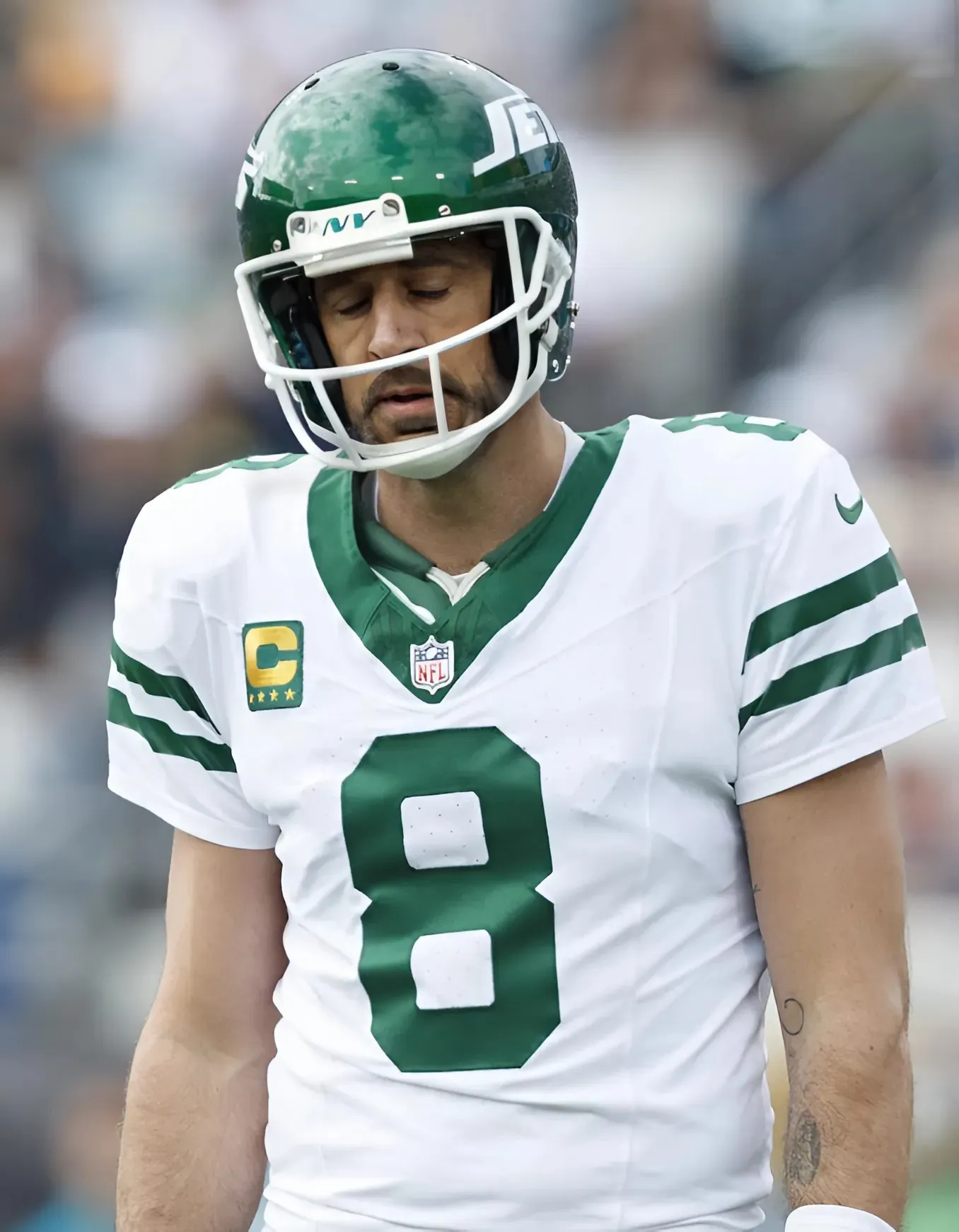 Steelers Urged to Kick Out Aaron Rodgers Steelers Urged to Kick Out Aaron Rodgers