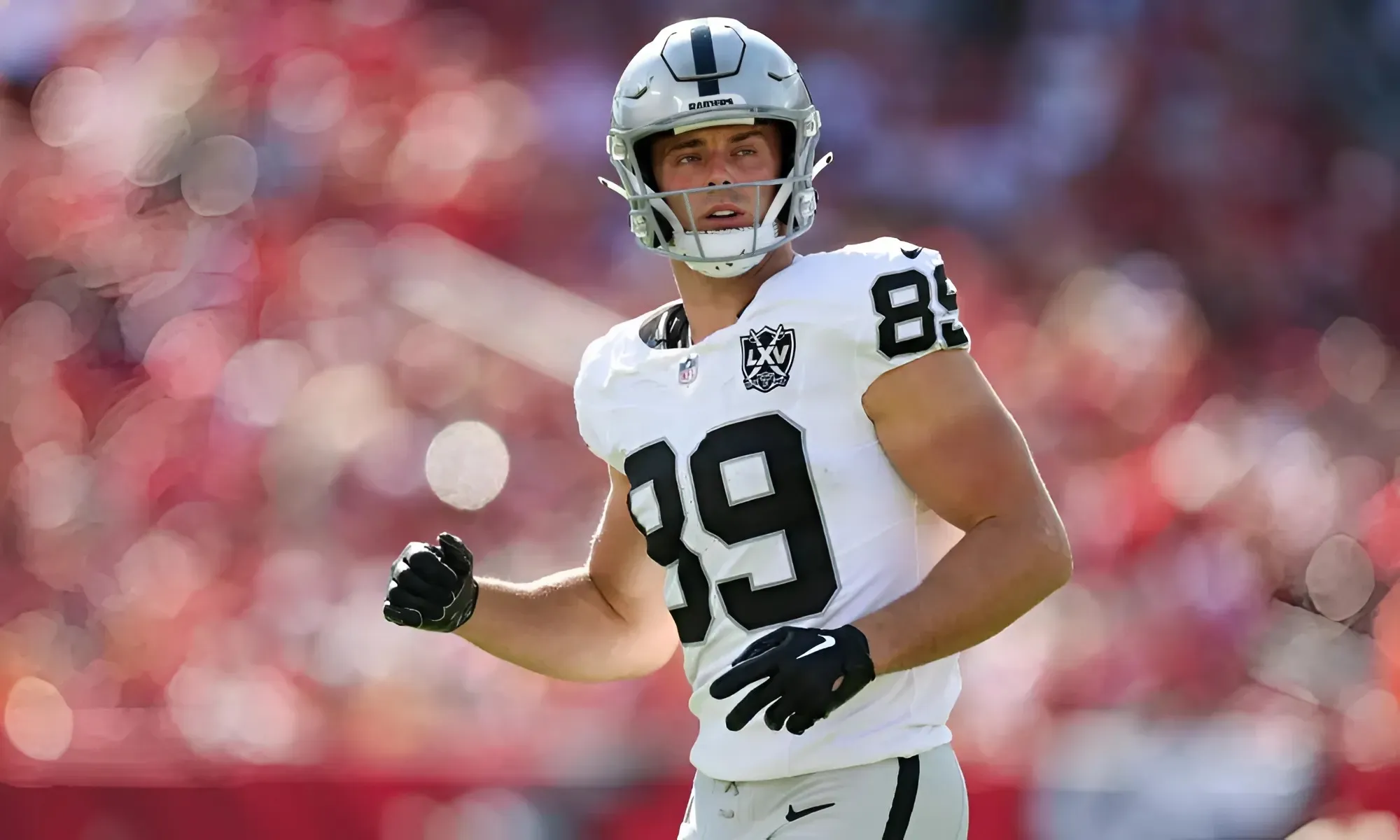 Raiders hand out record-setting contract to All-Pro superstar