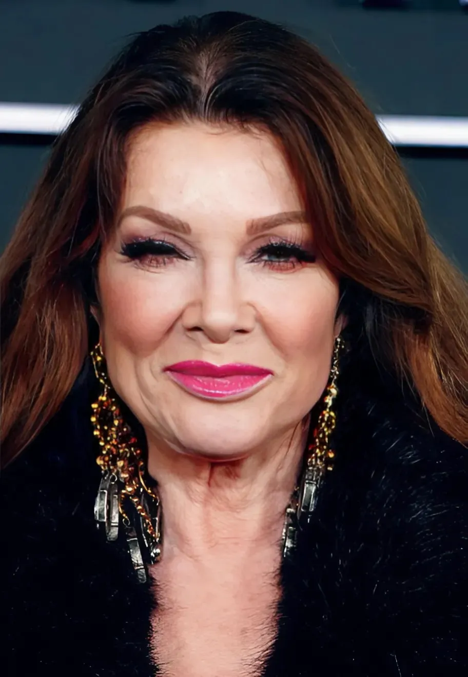 Bravo Royalty Returns: Lisa Vanderpump Shuts Down the Red Carpet With Timeless Glamour