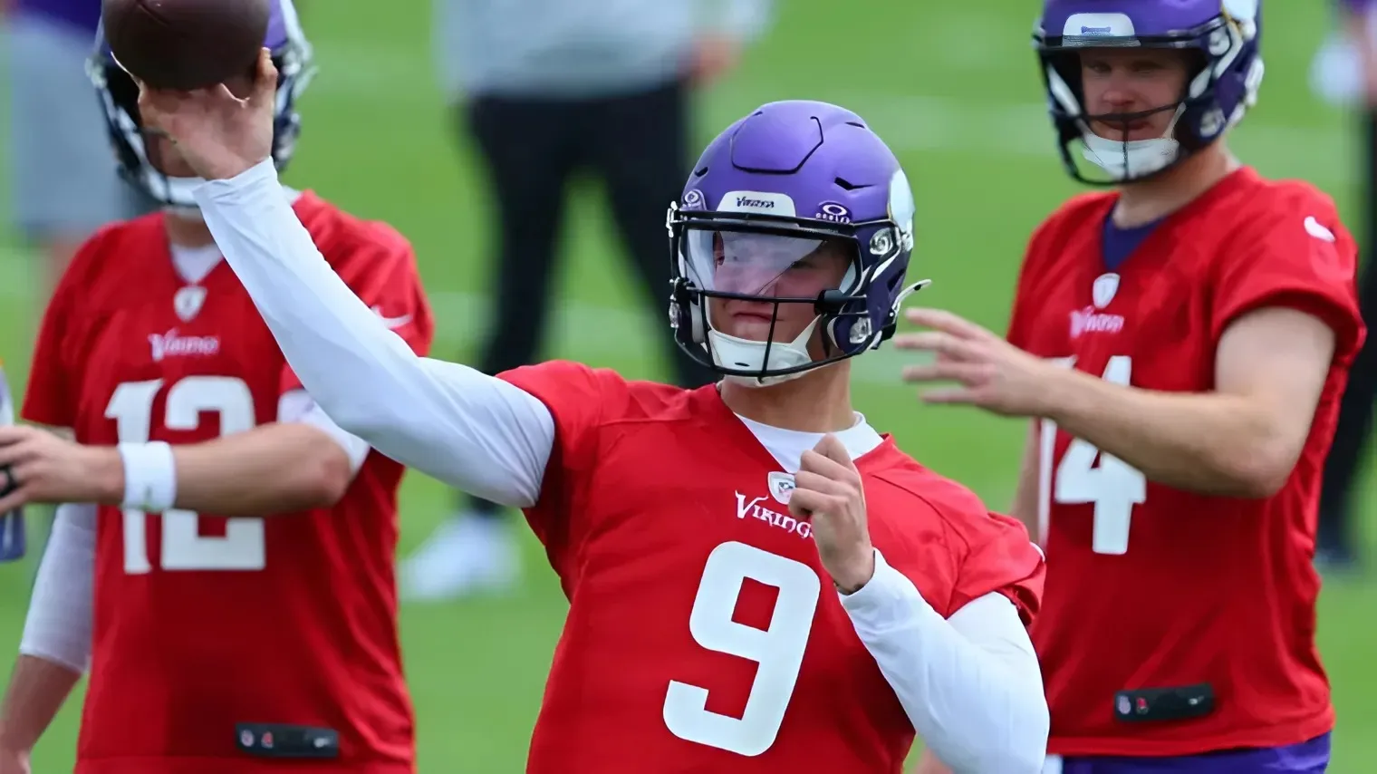 Vikings to have 'legit battle' in quarterback competition after Sam Darnold's departure