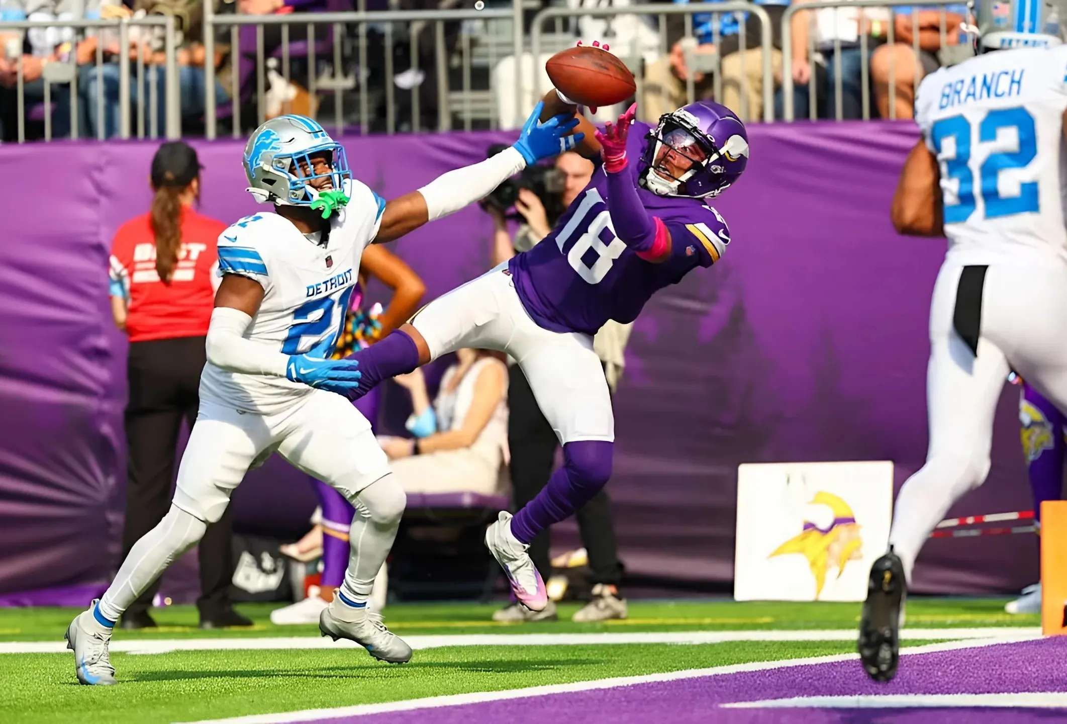 Minnesota Vikings Superstar Present for Start of Voluntary OTAs