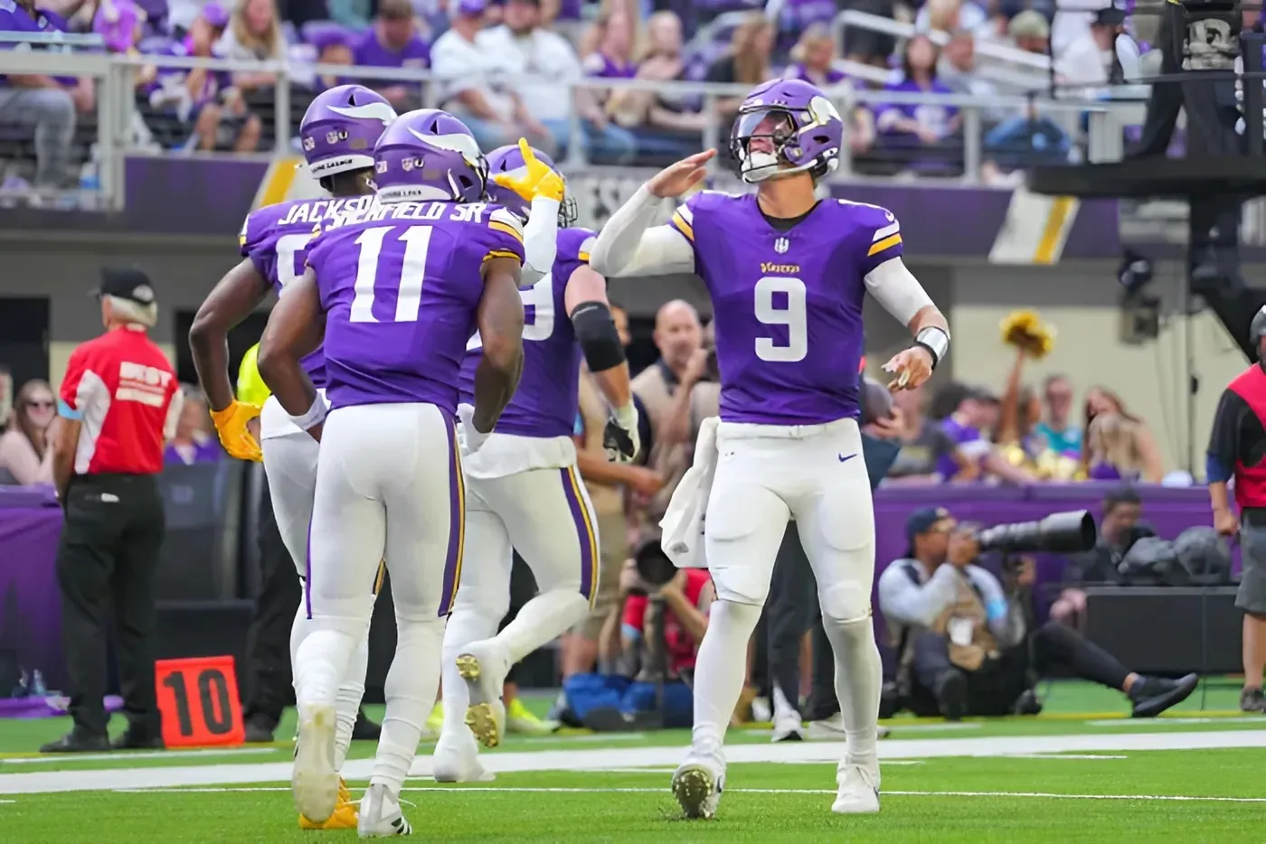 NFL analyst makes incredibly bold statement about J.J. McCarthy ahead of OTAs