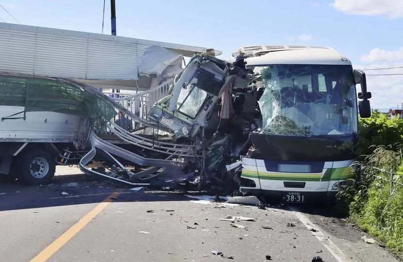 BREAK!NG NEWS! Horr!f!c accident. At least 15 people have passed away after a truck collided with a bus. SEE MORE BELOW in comment 🥳🧡☃️