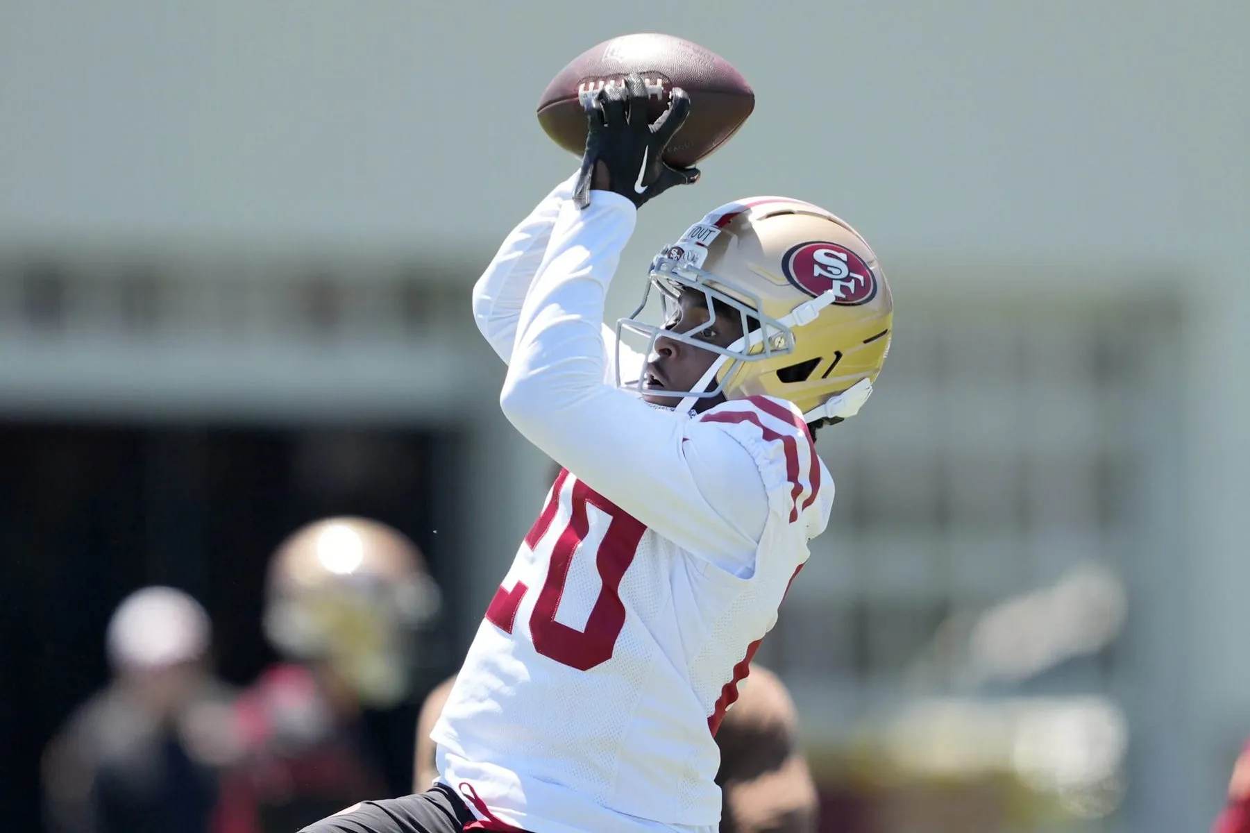 49ers rookie is already feeling the heat to seize starting job right away