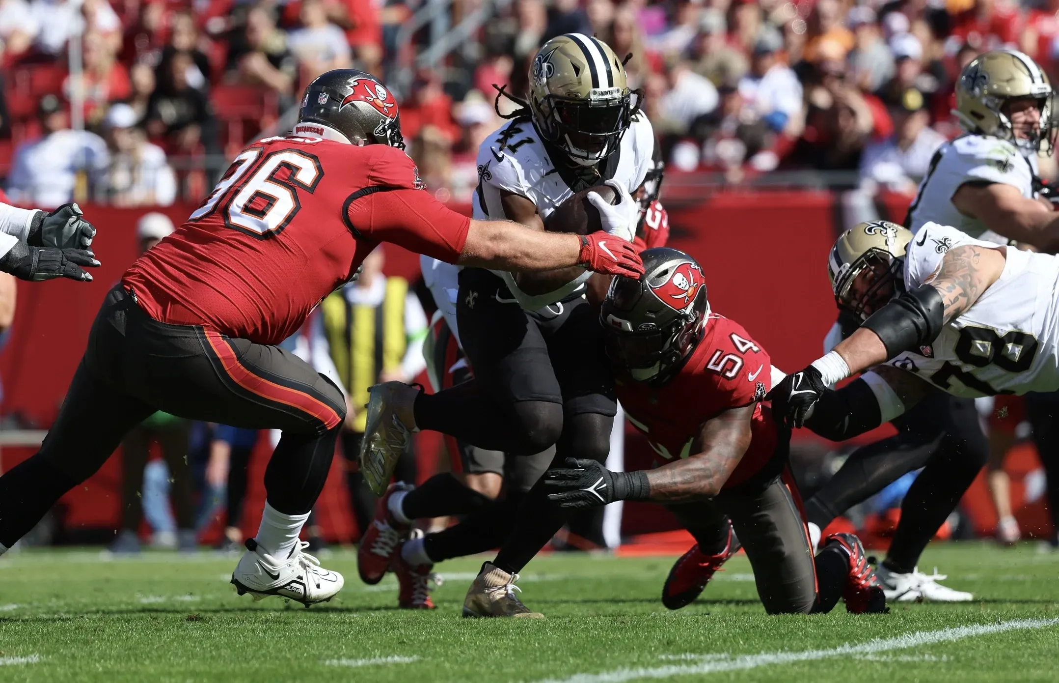 Alvin Kamara still regarded as a top 20 running back in PFF's running back rankings