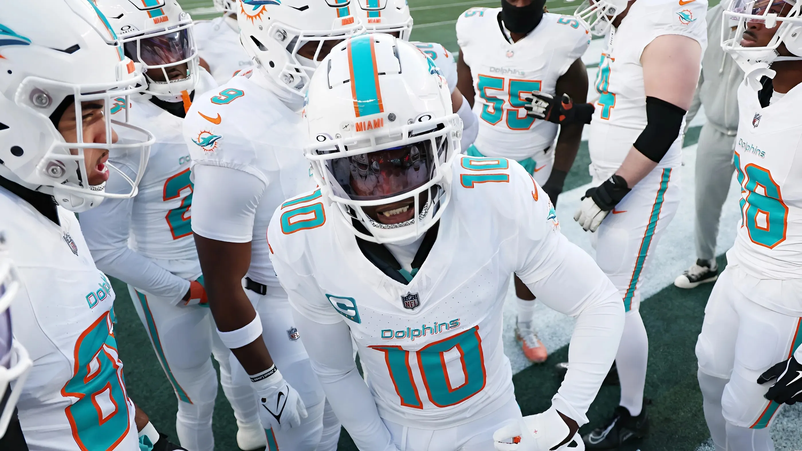WR Tyreek Hill Delivers Strong Message to Dolphins Teammates: ‘It Was Tough’