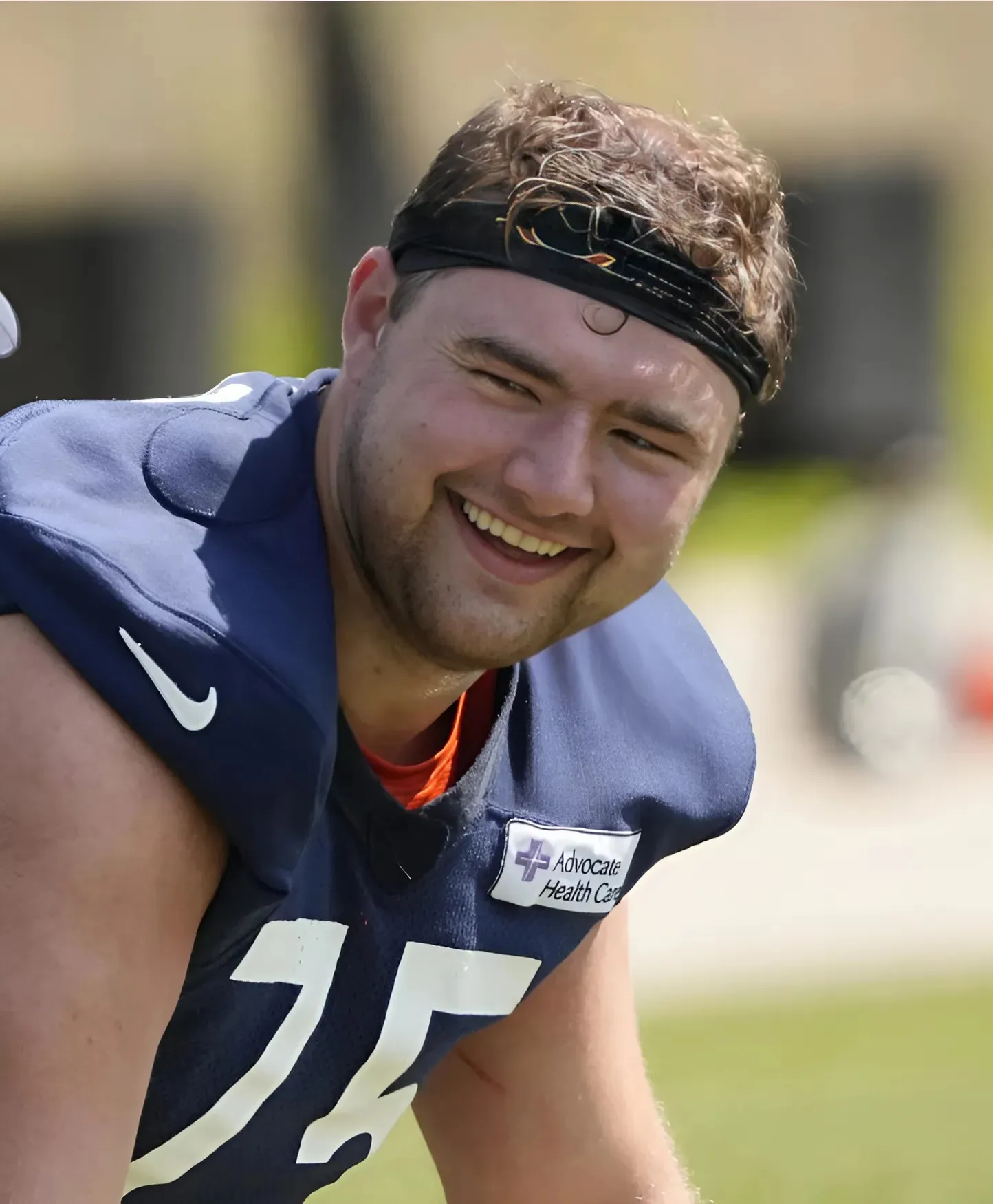 With Braxton Jones uncertain, Chicago Bears' left tackle race is wide open