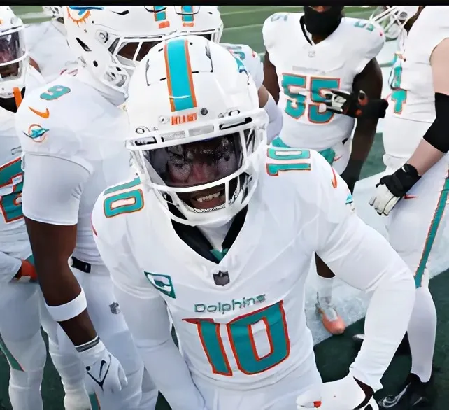 WR Tyreek Hill Delivers Strong Message to Dolphins Teammates: ‘It Was Tough’