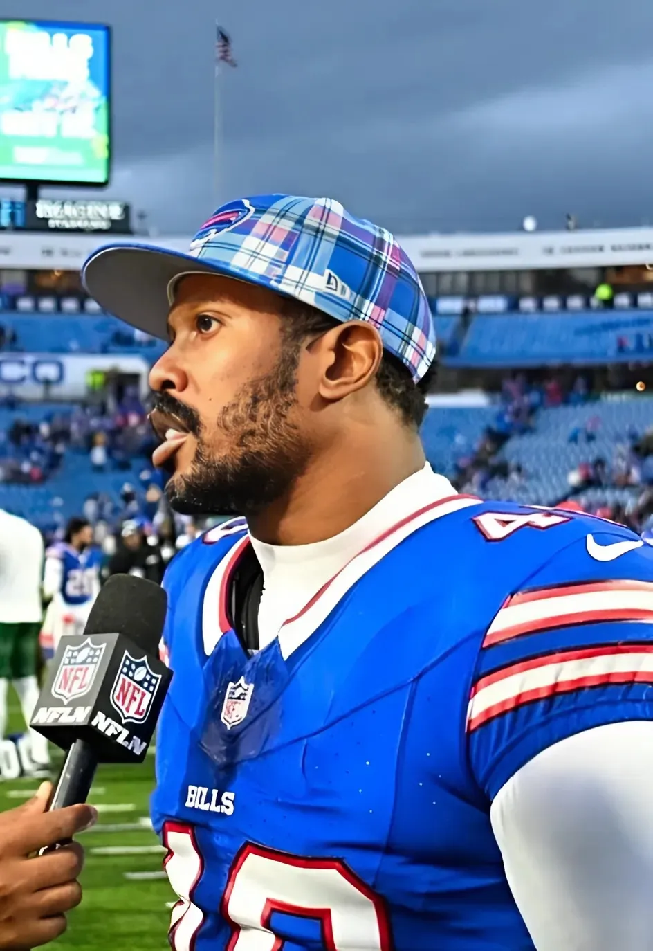 Broncos legend Von Miller shoots down reunion theories while serving the ultimate compliment to Denver's young edge rushers