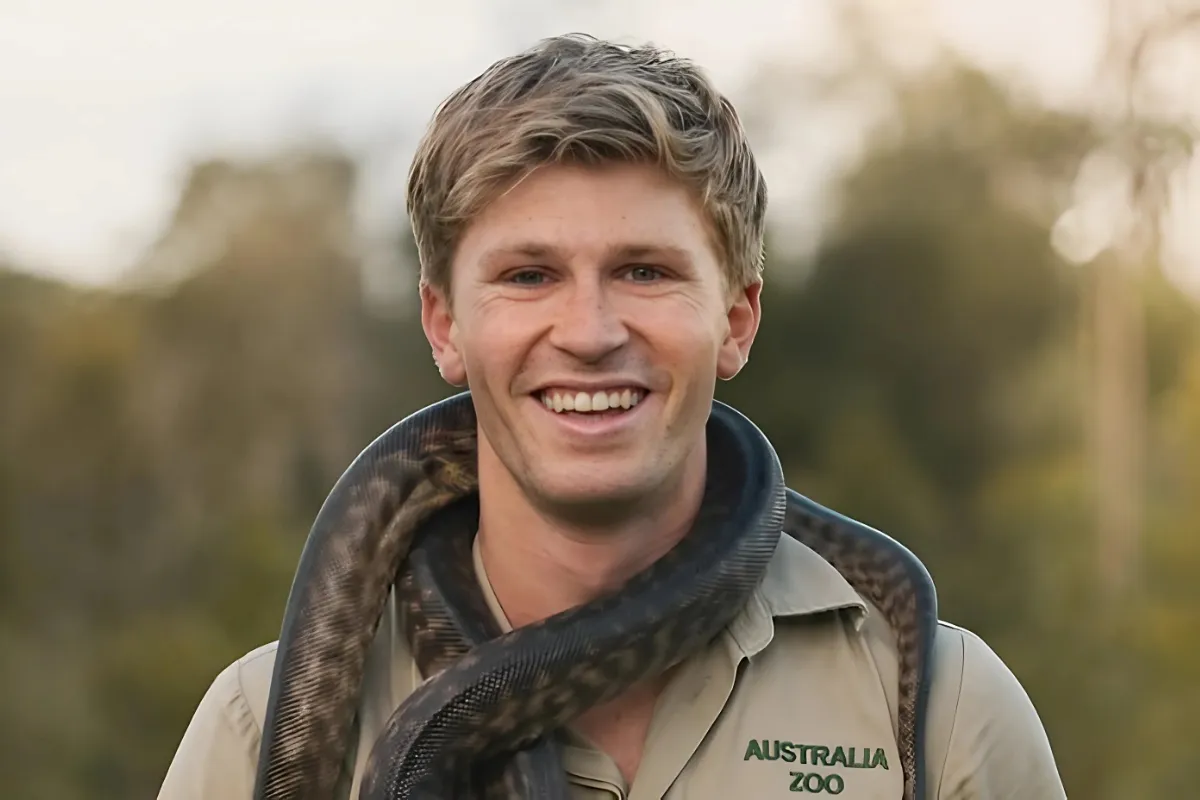 Does Robert Irwin Want to Be the Bachelor? His Sister Bindi & Their Mom Share Thoughts tram