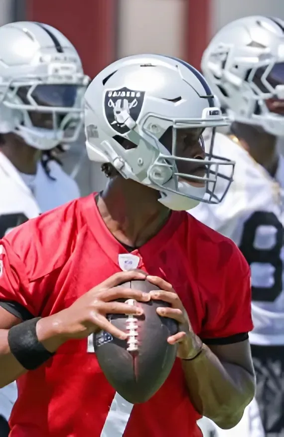 Chip Kelly has hit it off with Geno Smith, calling the quarterback “special”