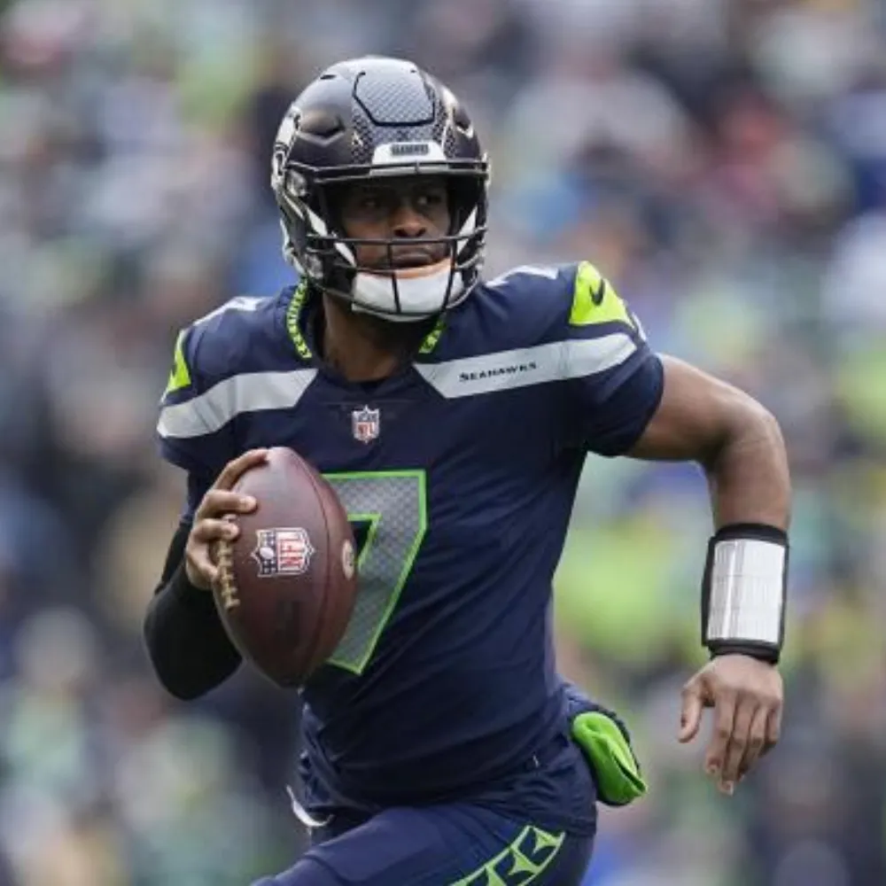 Geno Smith drops bombshell confession about Raiders’ new offensive coordinator Chip Kelly – says playing for him is “a dream come true” as reunited duo eyes redemption season in Las Vegas - suong