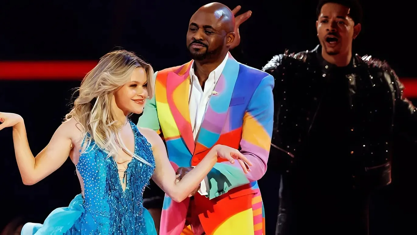 Witney Carson Channels Her Inner Pop Star with Adorable Backup Dancers Stealing the Spotlight trucc