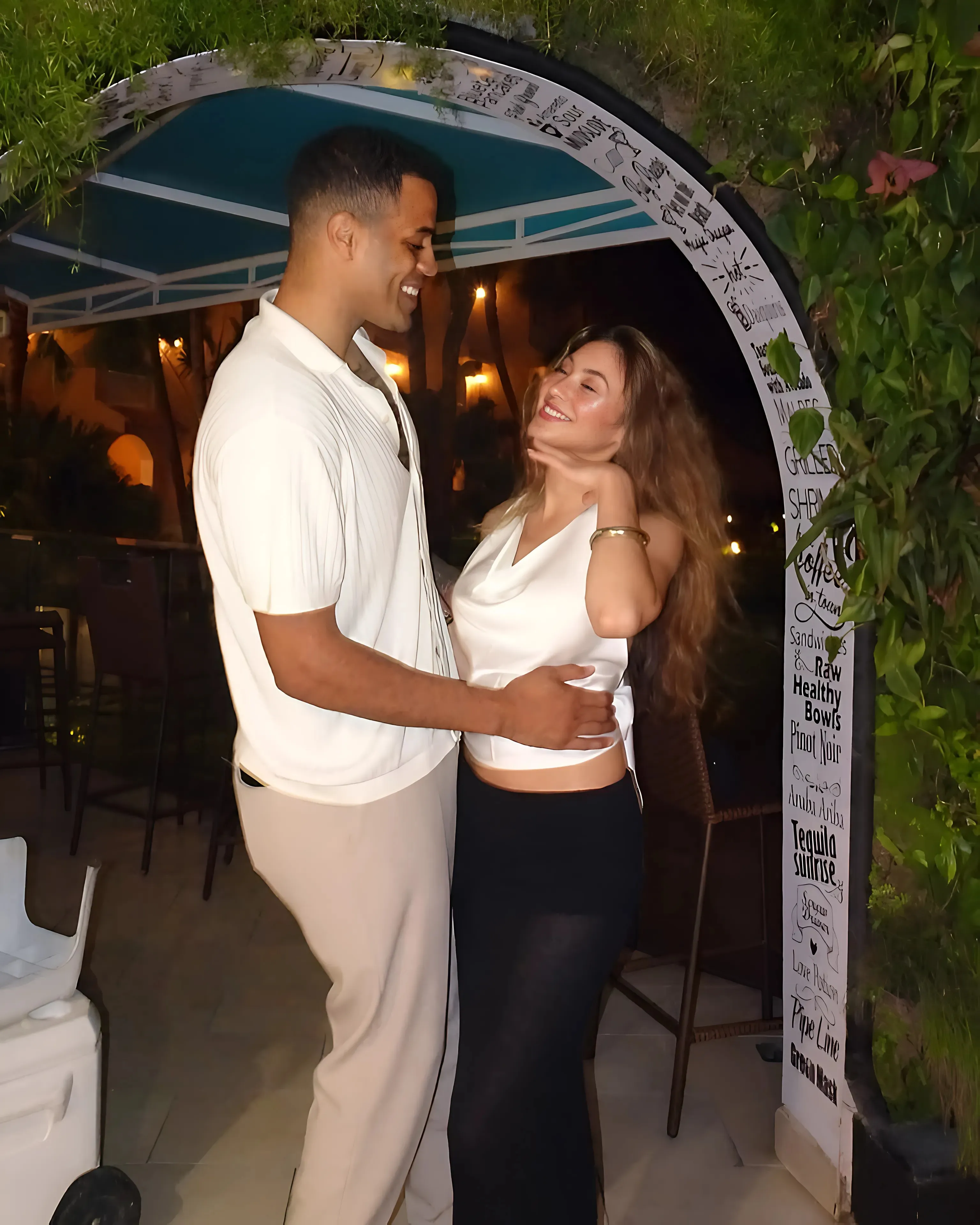 Grant Ellis & Juliana Pasquarosa Enjoy Vacation in Aruba with Juliana’s Family — See the Pics!