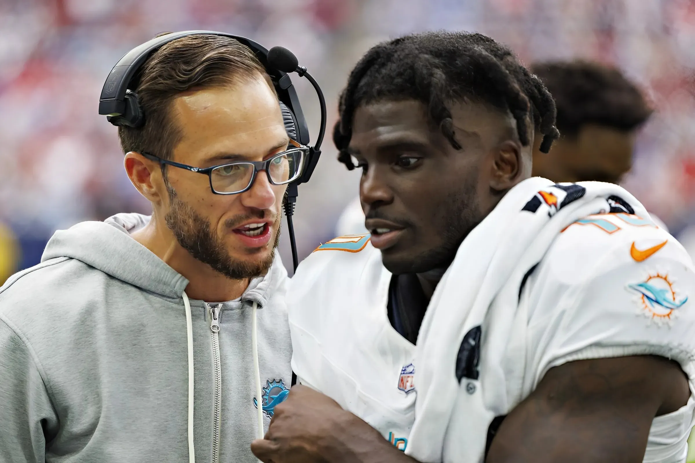 Dolphins WR Tyreek Hill says he wanted to “knock out” Mike McDaniel for not getting enough targets in a game