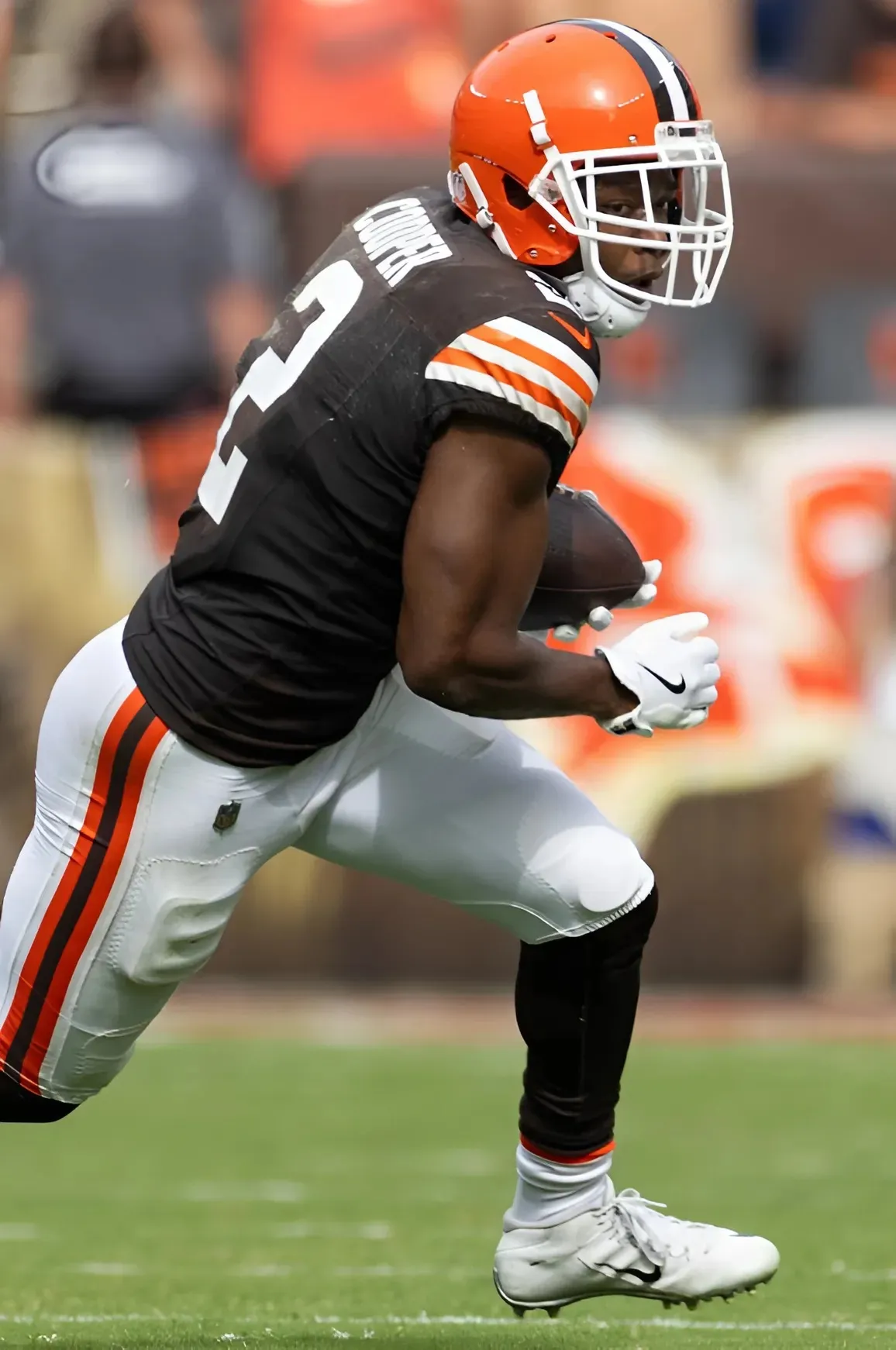 Browns WR Dilemma: Should Amari Cooper Return or Is It Tillman's Time?