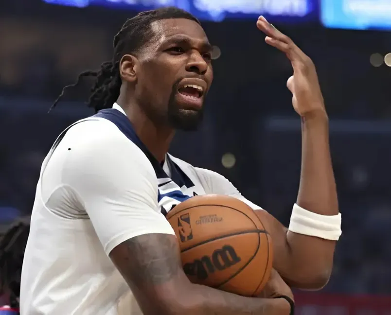 Warriors Dubbed Betting Favorites to Land $42 Million Big Man