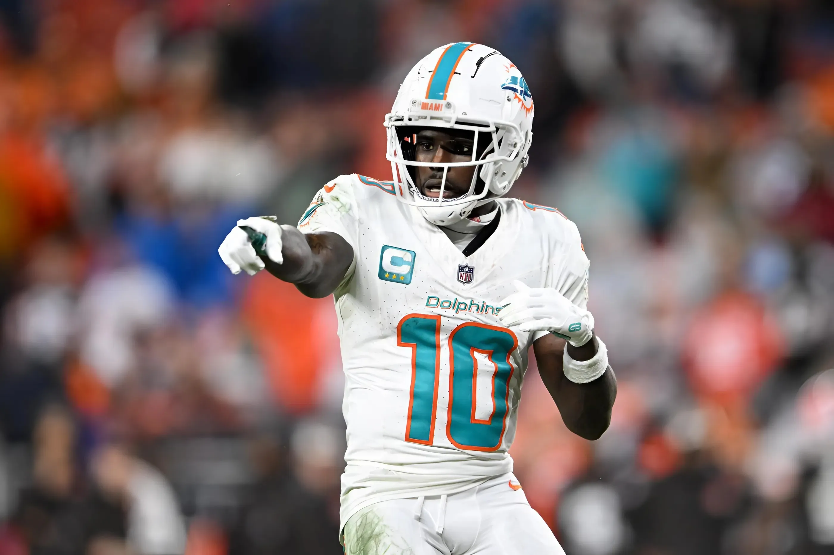 Bills named possible trade suitor for Dolphins' superstar wide receiver Tyreek Hill
