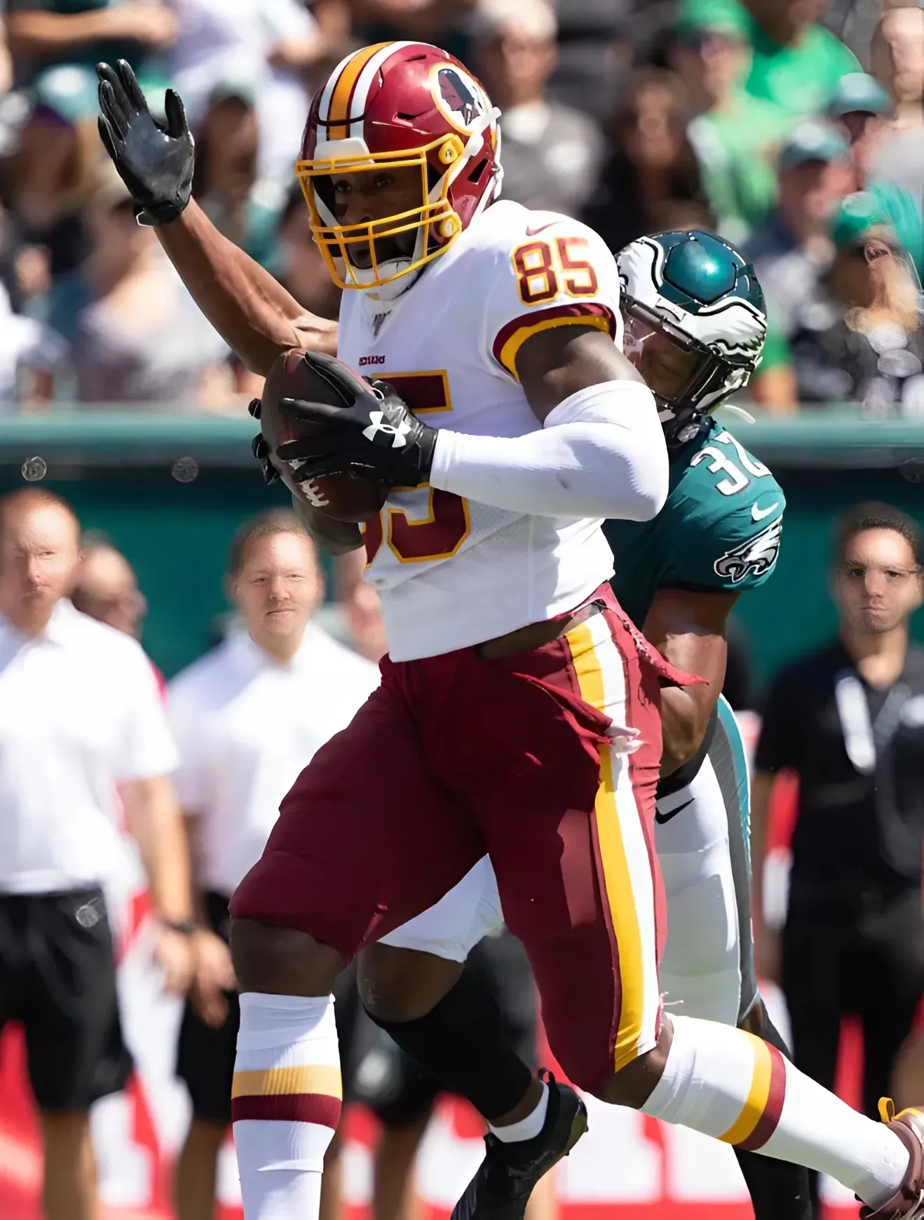 Maryland football legend Vernon Davis inducted into Gridiron Greats Hall of Fame