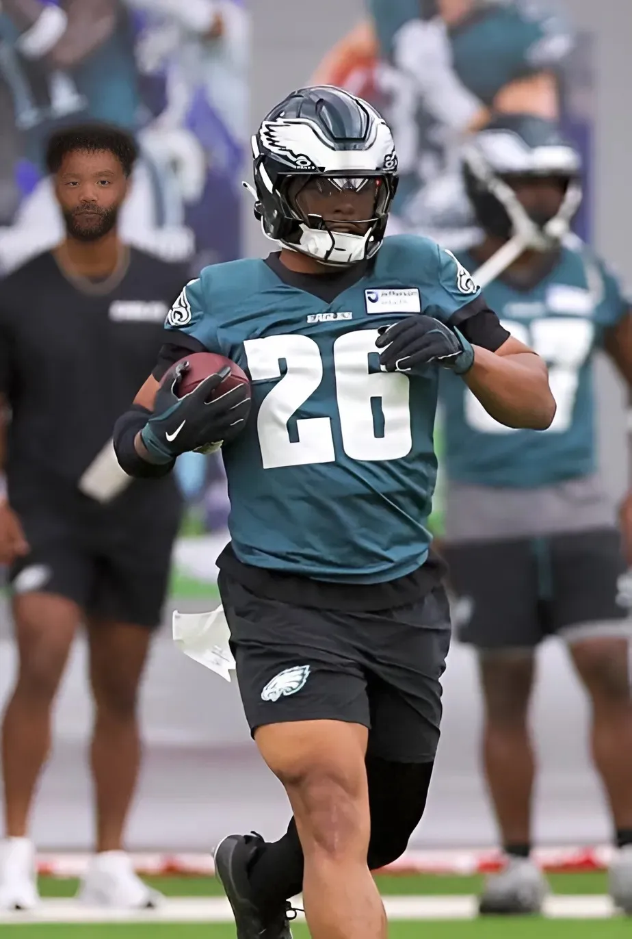 Highest-Paid RB Saquon Barkley Explains Why He’s Looking Up to Derrick Henry for His Third Contract